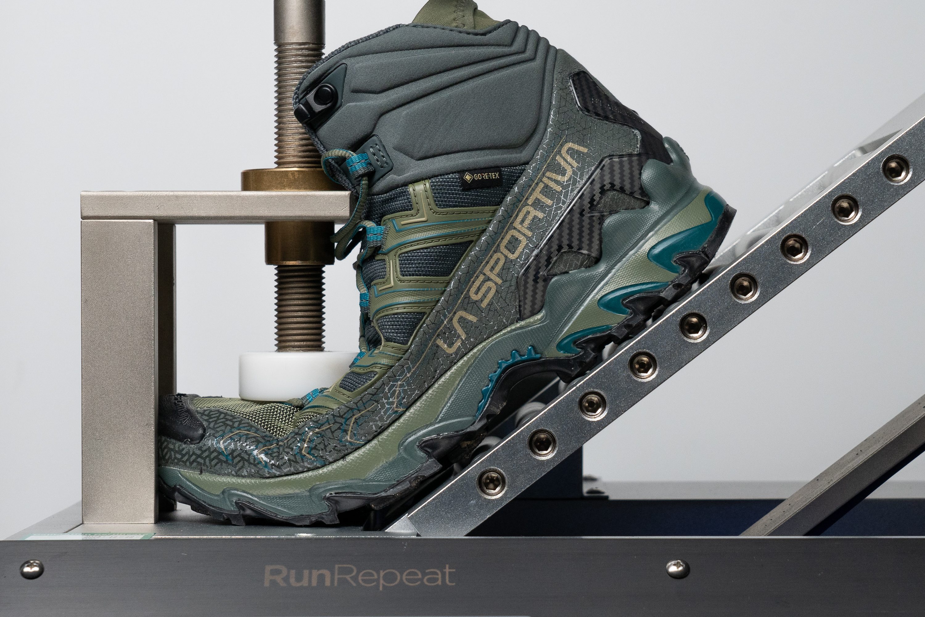 La Sportiva Ultra Raptor II Mid GTX Flexibility / Stiffness