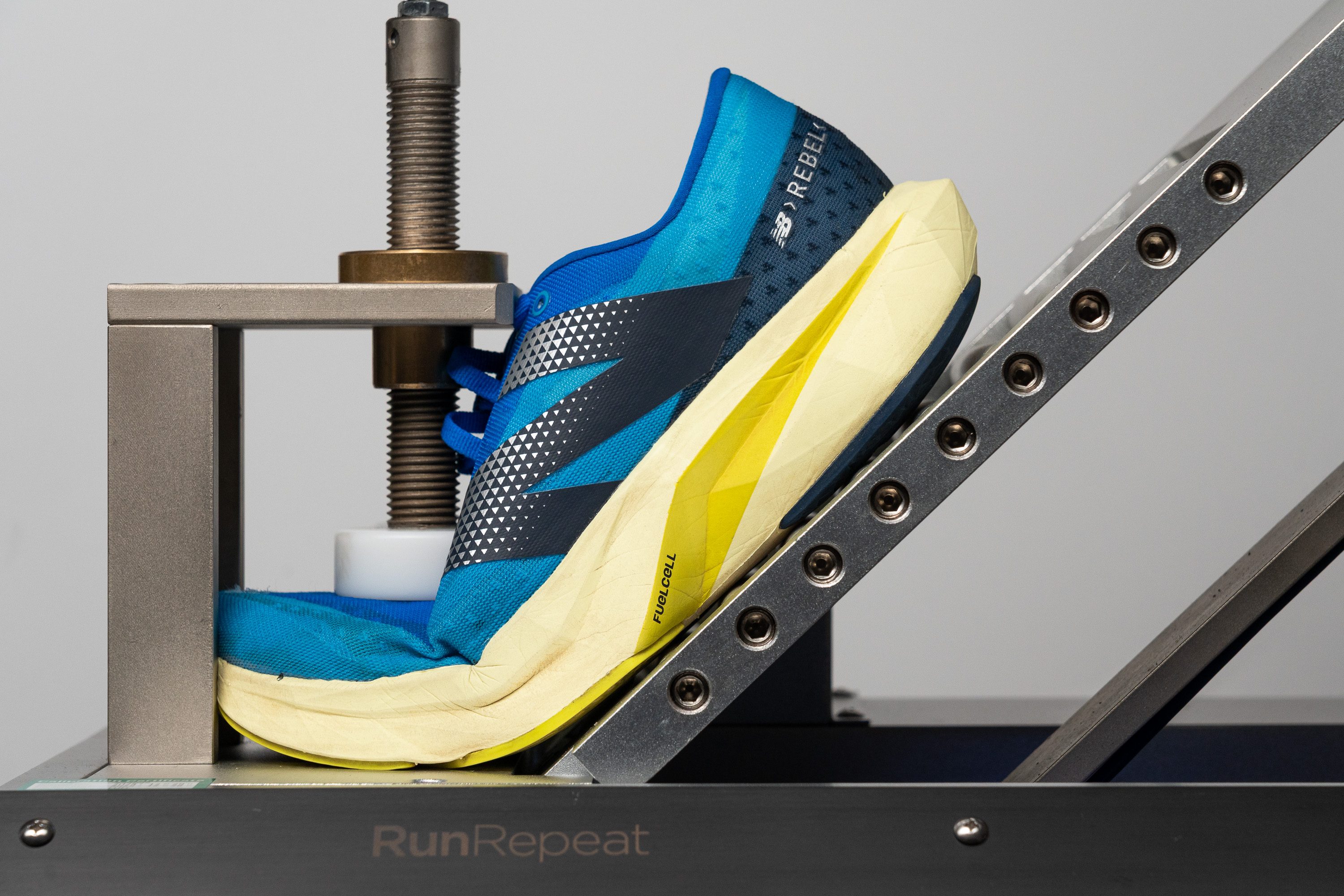 New Balance FuelCell Rebel v4 Flexibility / Stiffness